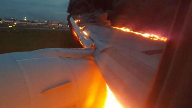 Boeing с пассажирами загорелся в Сингапуре — появились зрелищные кадры