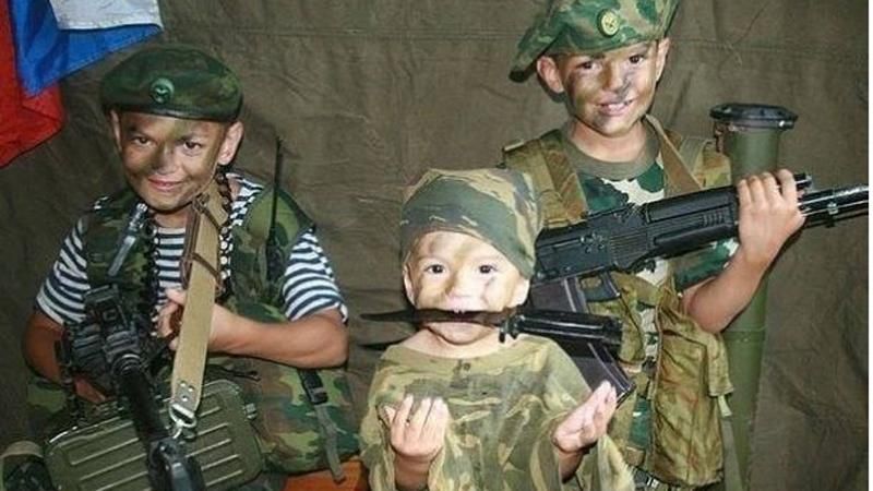 Путінюгенд по-луганськи: скандальне відео Путінюгенд по-луганськи: скандальне відео