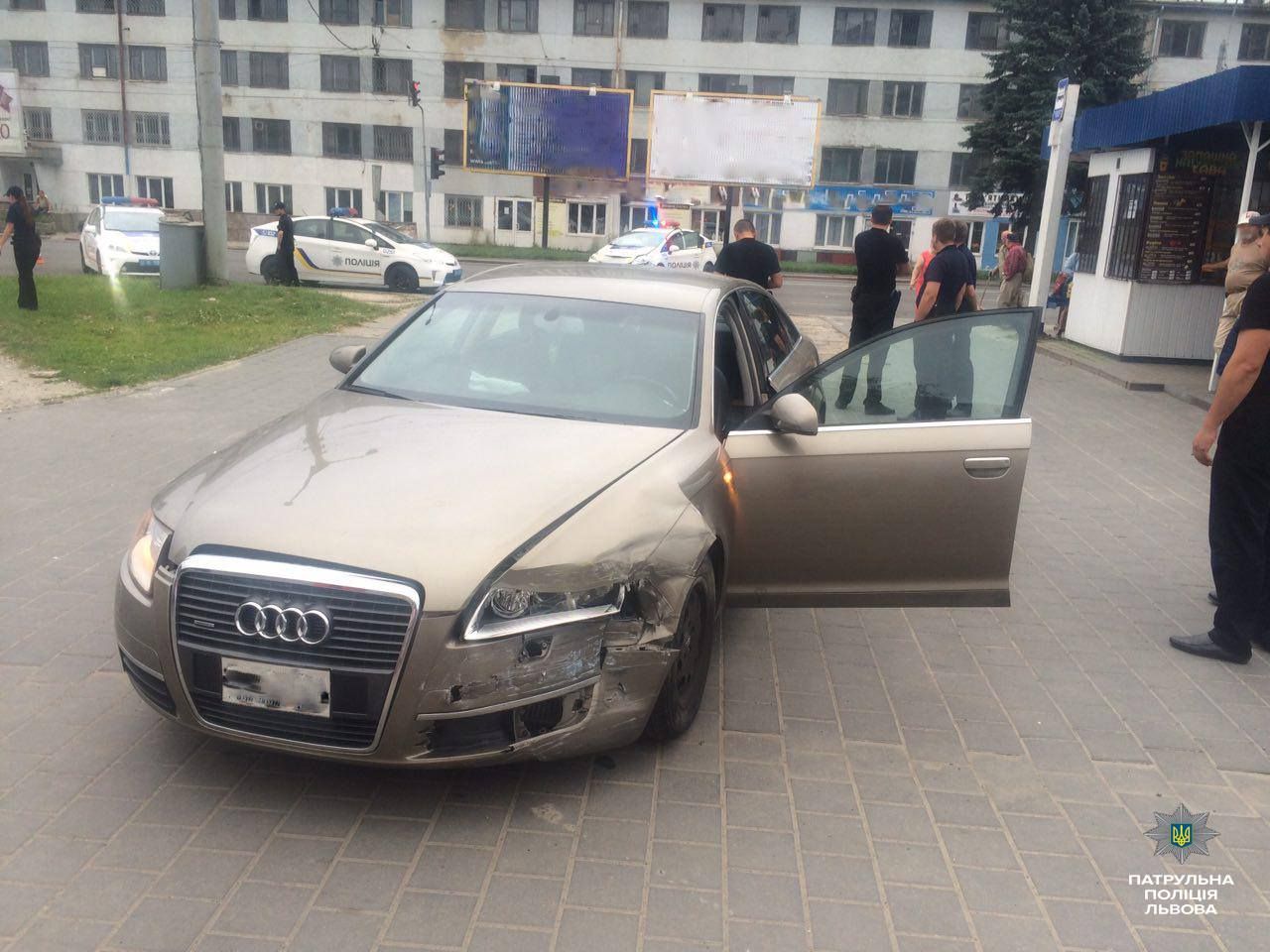 Триллер во Львове: пьяный водитель врезался в патрульных, уходя от погони