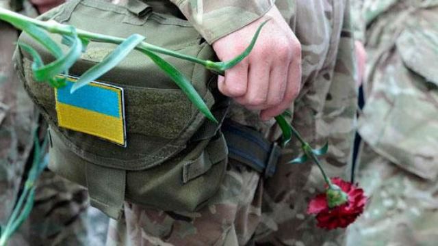 У Порошенка повідомили сумну звістку із фронту У Порошенка повідомили сумну звістку із фронту