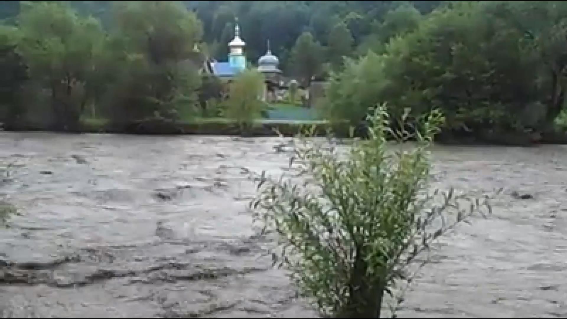 Бедствие на Закарпатье: затоплены села, уничтожены огороды