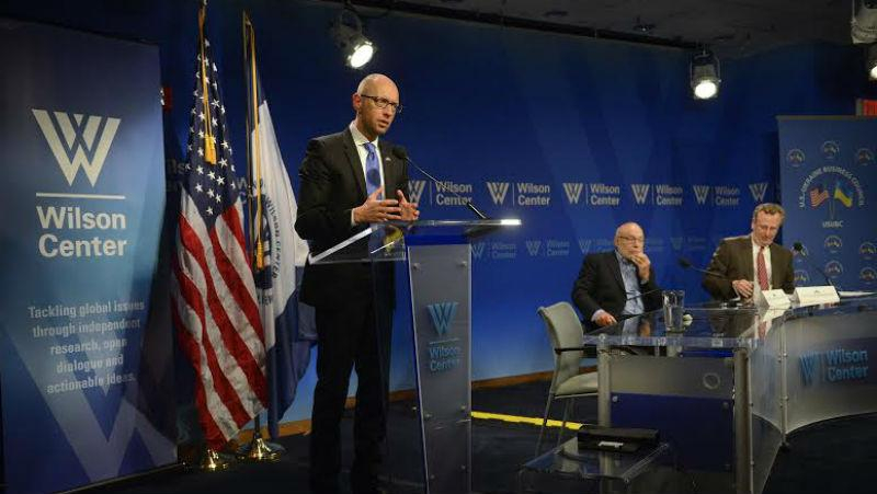 "Точка слома" — это фильм о том, как украинский народ борется за свое будущее, – Яценюк