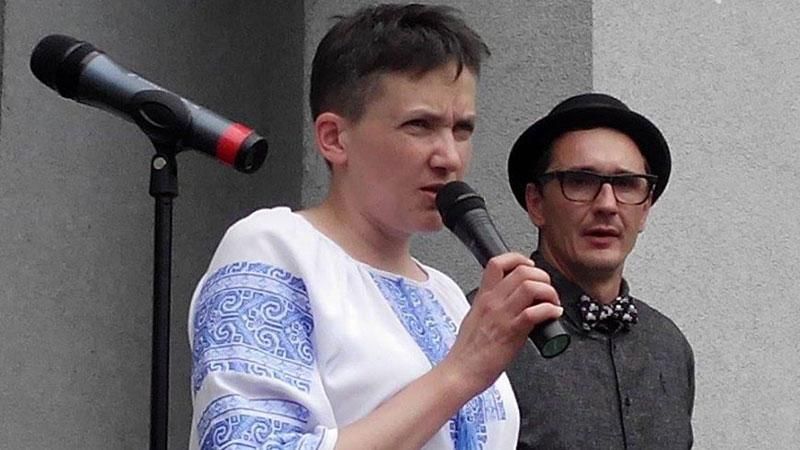 Савченко у Запоріжжі підняли краном Савченко у Запоріжжі підняли краном