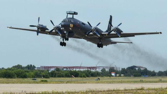 2 российских военных самолета перехватили японские истребители