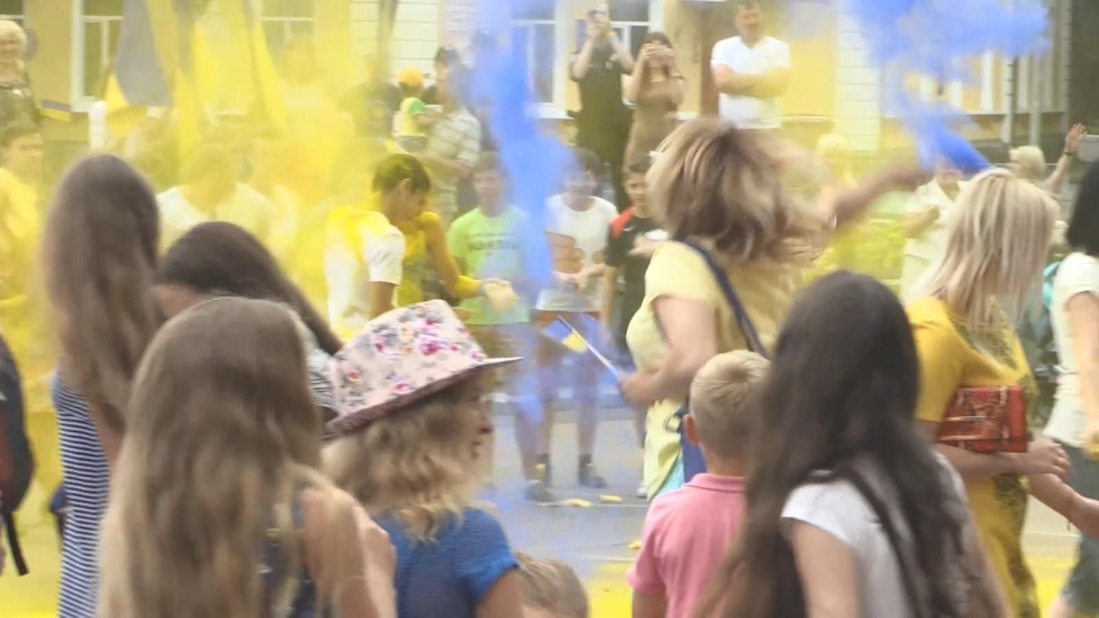 Житомиряни здивували патріотичним флешмобом Житомиряни здивували патріотичним флешмобом