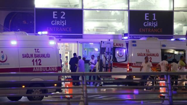 Появилось видео взрыва в аэропорту Стамбула