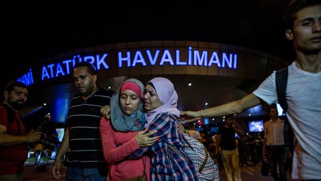 Влада Туреччини повідомляє вже про півсотні загиблих в аеропорту Стамбула