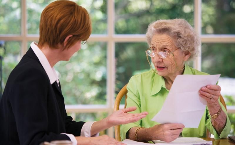 Як шахраї наживаються на самотніх пенсіонерах Як шахраї наживаються на самотніх пенсіонерах