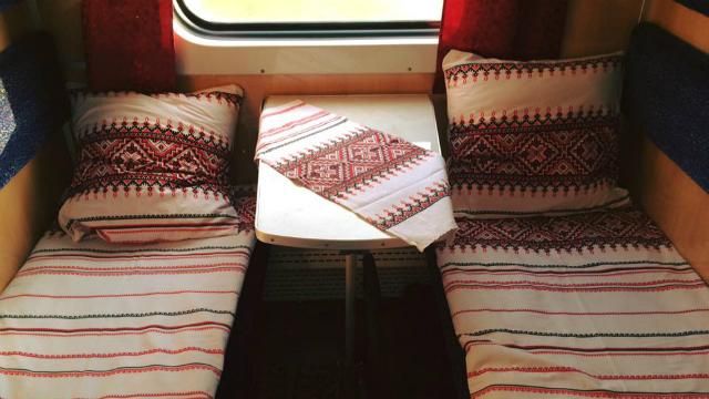 Фотофакт: в українських поїздах з’явилась дуже патріотична постіль Фотофакт: в українських поїздах з’явилась дуже патріотична постіль