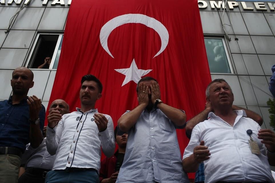 Туреччина в жалобі: в країні оголосили одноденний траур за загиблими