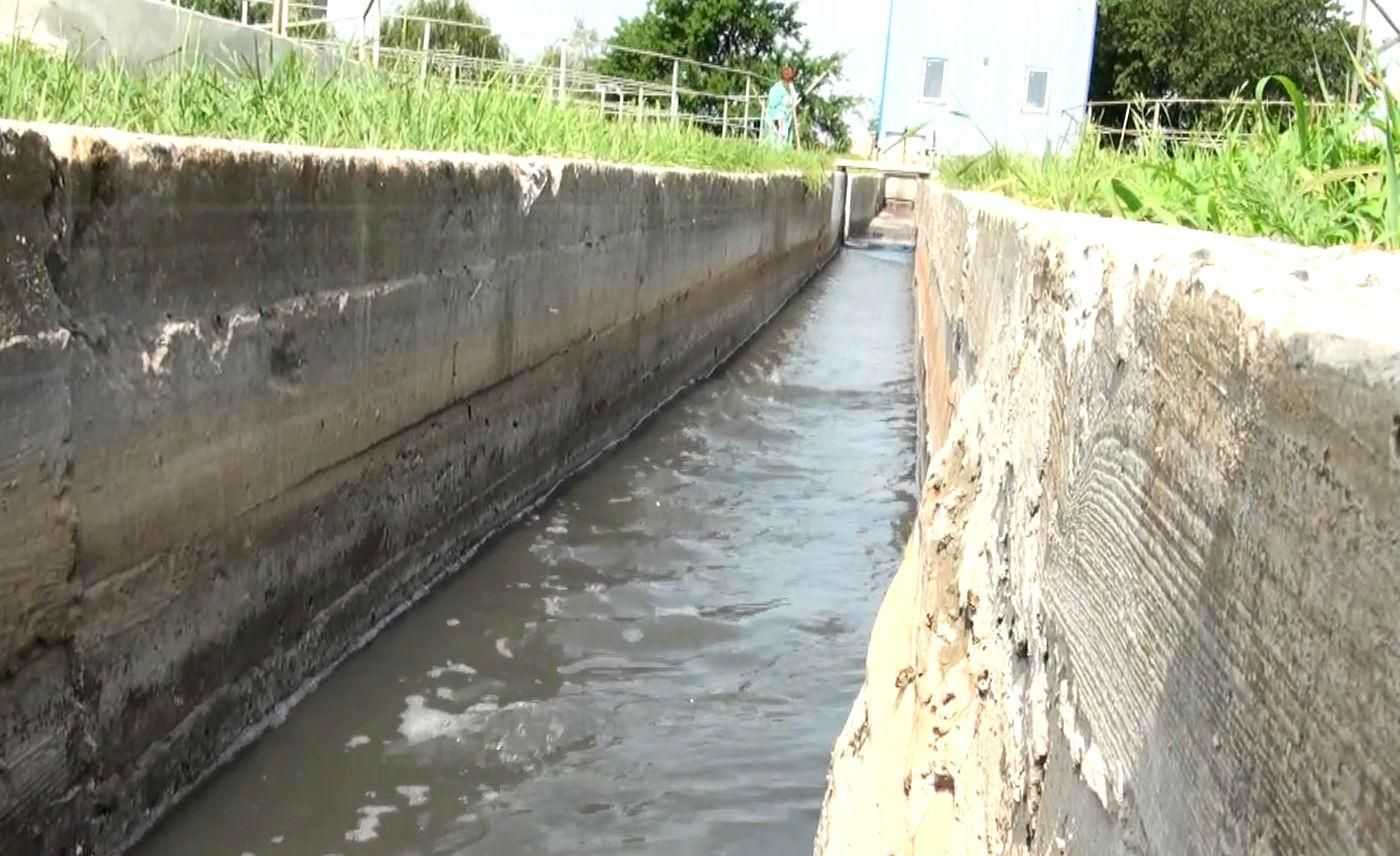 Вода на Черкащині – на вагу золота: як люди рятуються від отруєння Вода на Черкащині – на вагу золота: як люди рятуються від отруєння