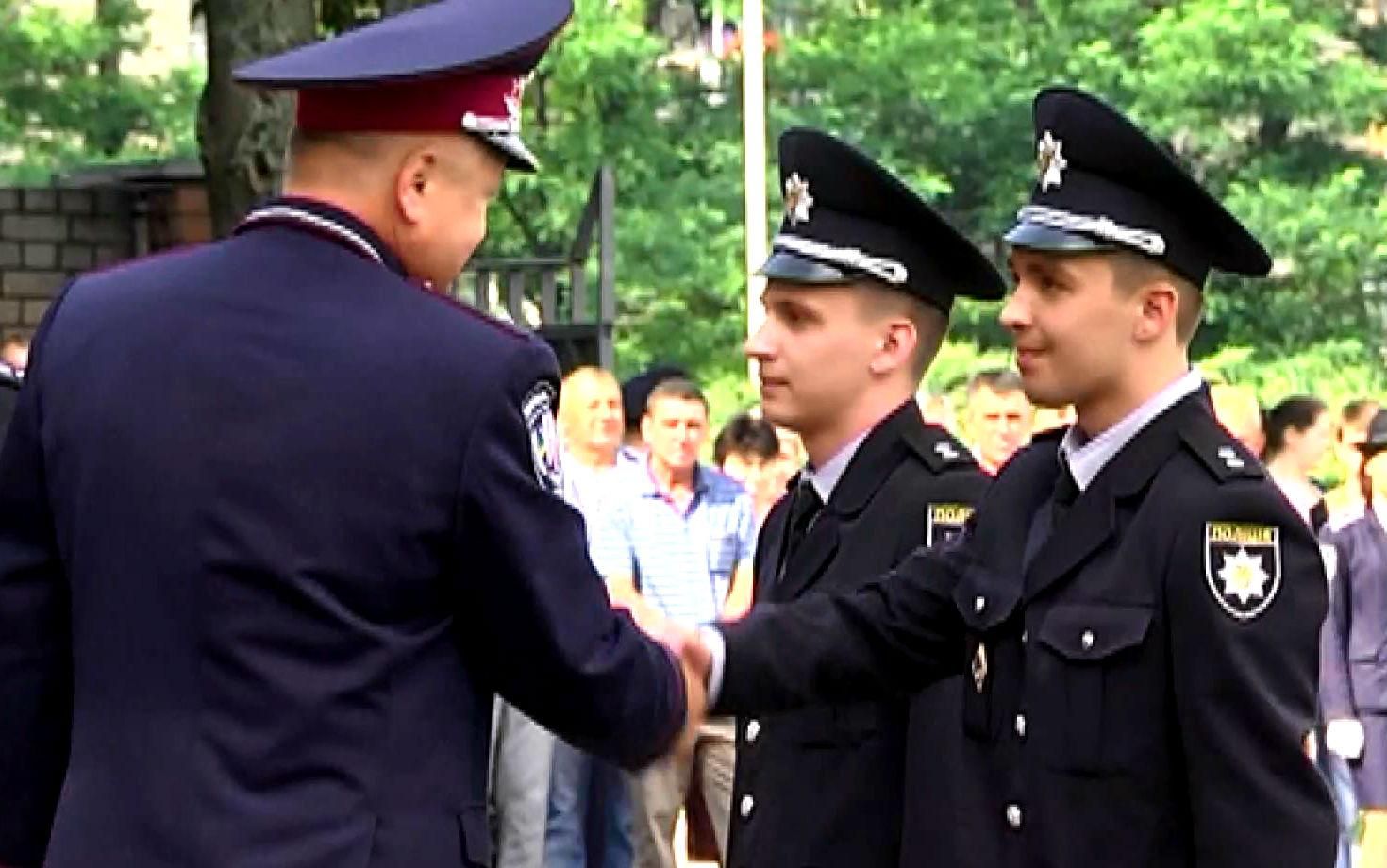 Перших дипломованих офіцерів поліції випустили у Дніпрі