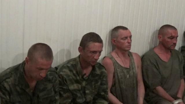 СБУ вперше показала обличчя полонених терористів: мали завдання стріляти по ЗСУ СБУ вперше показала обличчя полонених терористів: мали завдання стріляти по ЗСУ