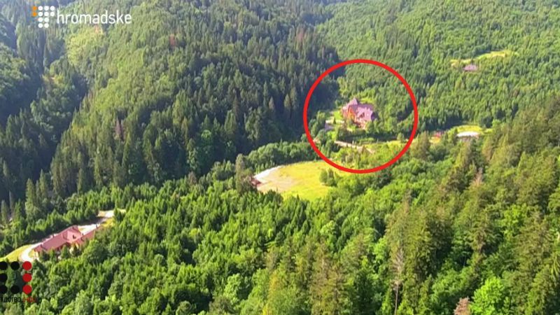 Журналісти показали розкішний маєток кума Путіна на Закарпатті Журналісти показали розкішний маєток кума Путіна на Закарпатті