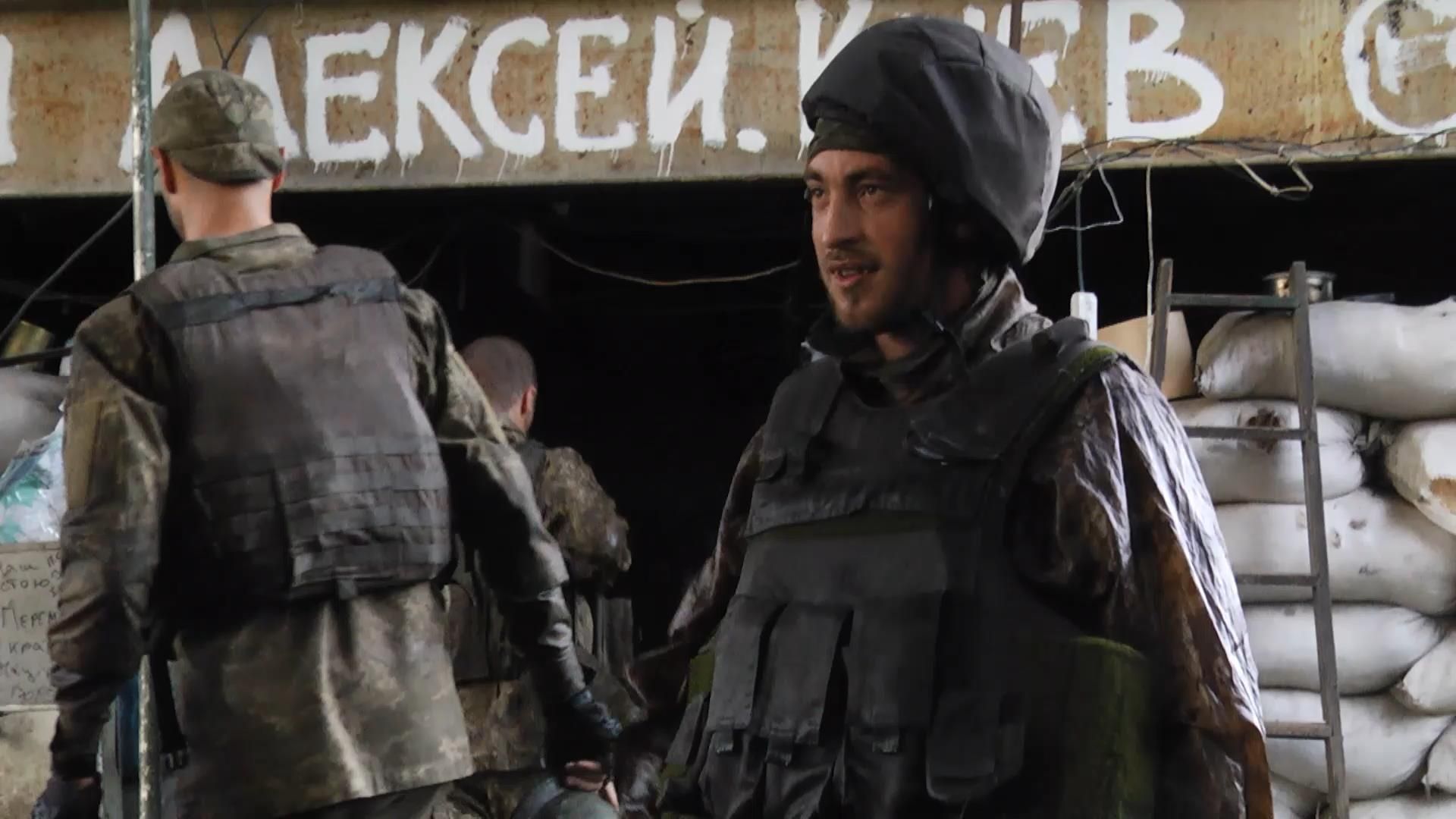 Жизнь на передовой: как живется в Песках украинским бойцам