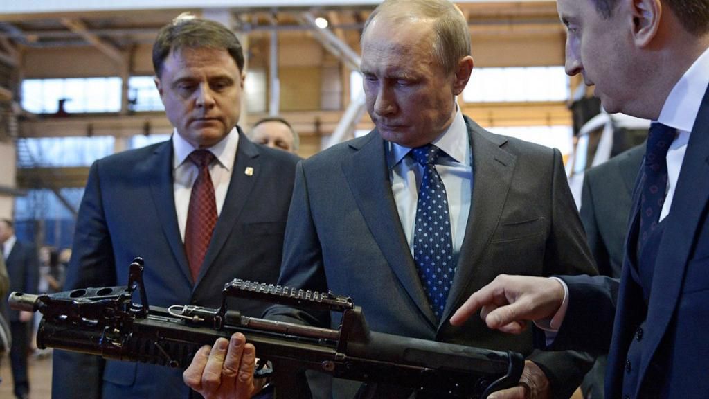 Росія сьогодні позиціонує себе як озброєну до зубів колишню Радянську імперію, – Яценюк Росія сьогодні позиціонує себе як озброєну до зубів колишню Радянську імперію, – Яценюк