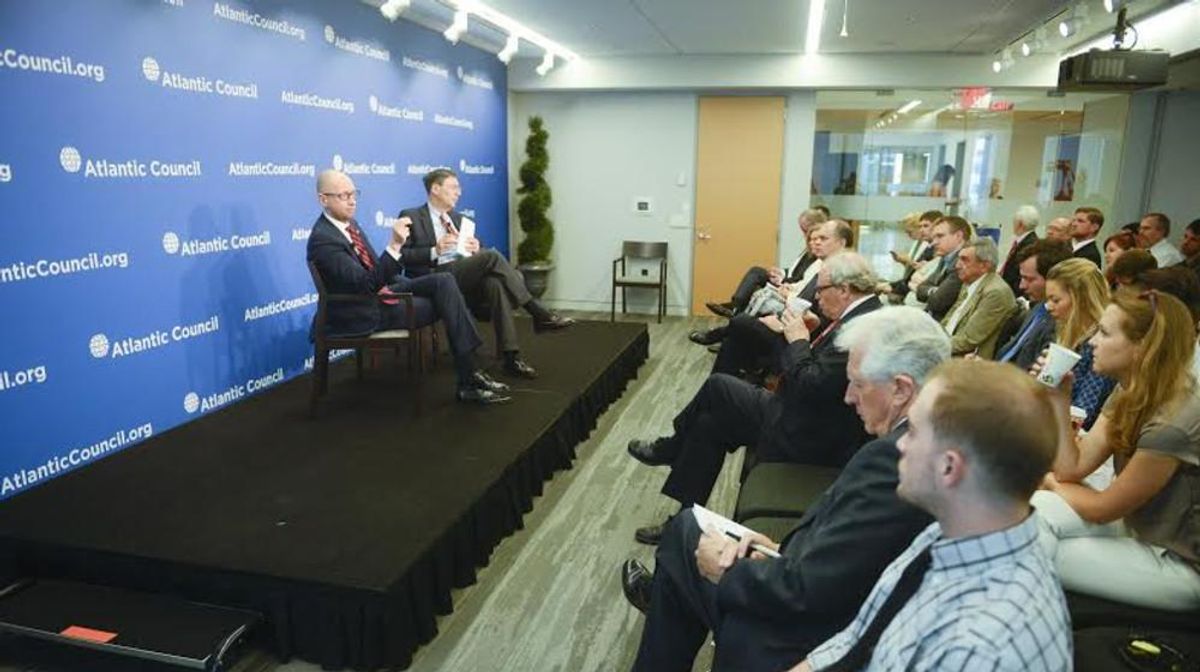 В десятирічній перспективі Україна не купуватиме газ ні в Росії, ні в Європи, – Яценюк 