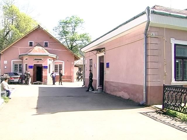 Военного комиссара поймали на взятке за "отмазывание" от армии Военного комиссара поймали на взятке за "отмазывание" от армии