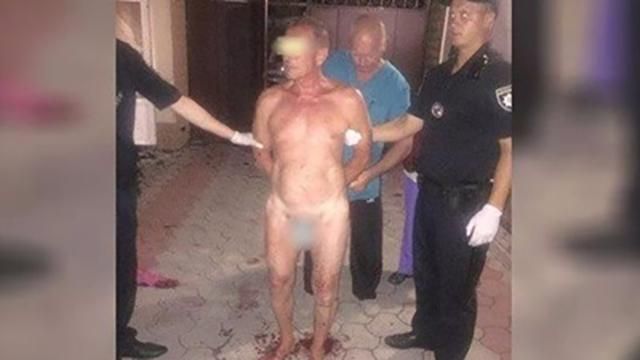 Голого кандидата в депутаты задержали в Херсоне (18+)