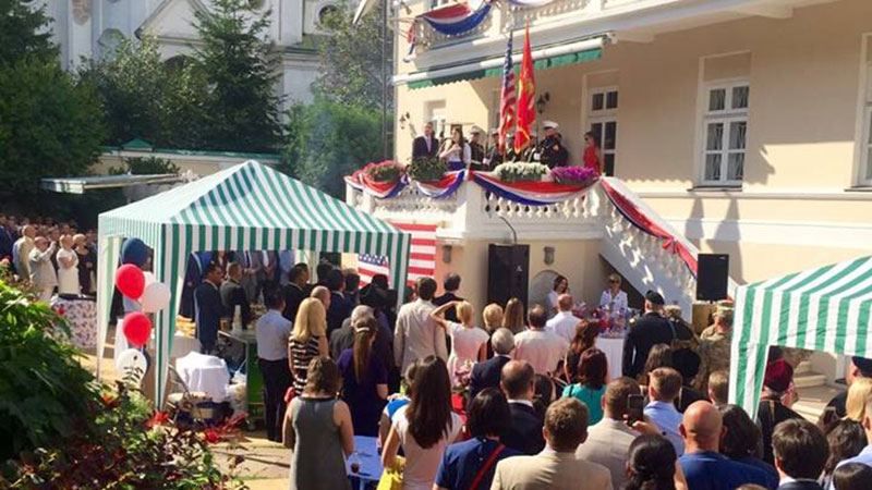 Вакарчук, Савченко, Яценюк: кого Пайєтт запросив на останню вечірку Вакарчук, Савченко, Яценюк: кого Пайєтт запросив на останню вечірку