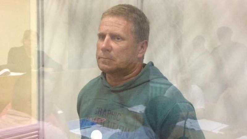 Активісти і нардепи не дозволяють вивезти у в'язницю засновника батальйон "Айдар" Активісти і нардепи не дозволяють вивезти у в'язницю засновника батальйон "Айдар"