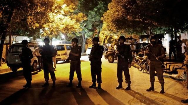После штурма кафе полиции удалось освободить заложников в Бангладеш