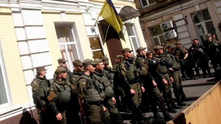 "Айдарівців" та активістів можуть "викурити" з будівлі суду "Айдарівців" та активістів можуть "викурити" з будівлі суду