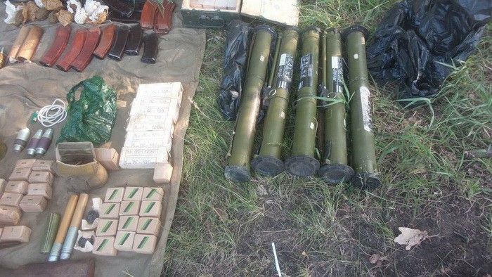 СБУ виявила арсенал зброї з Росії, якою мали бути здійснені теракти на Харківщині