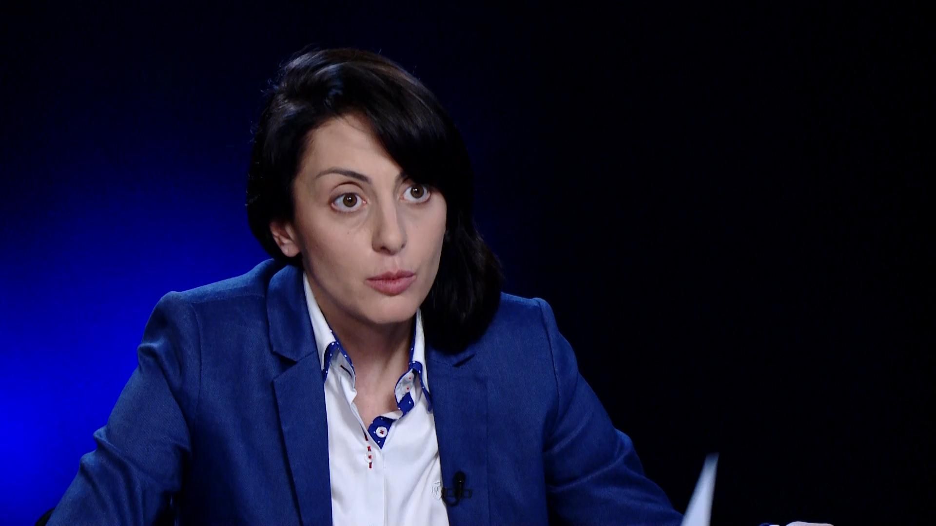 Глава Нацполіції терміново їде до Києва через ситуацію навколо командира "Айдару" Глава Нацполіції терміново їде до Києва через ситуацію навколо командира "Айдару"