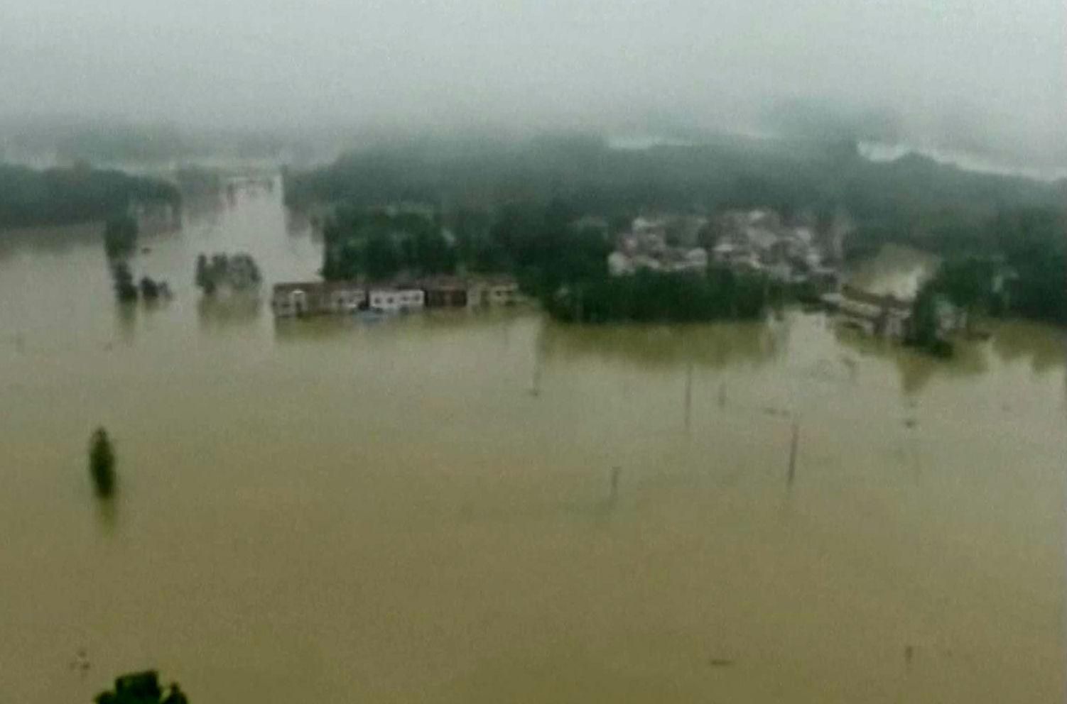Очень сильное наводнение в Индии унесло жизни десятков людей