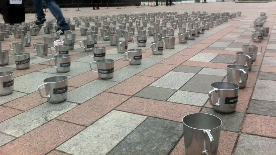 Тюремні горнята для депутатів: активісти влаштували акцію під Верховною Радою Тюремні горнята для депутатів: активісти влаштували акцію під Верховною Радою