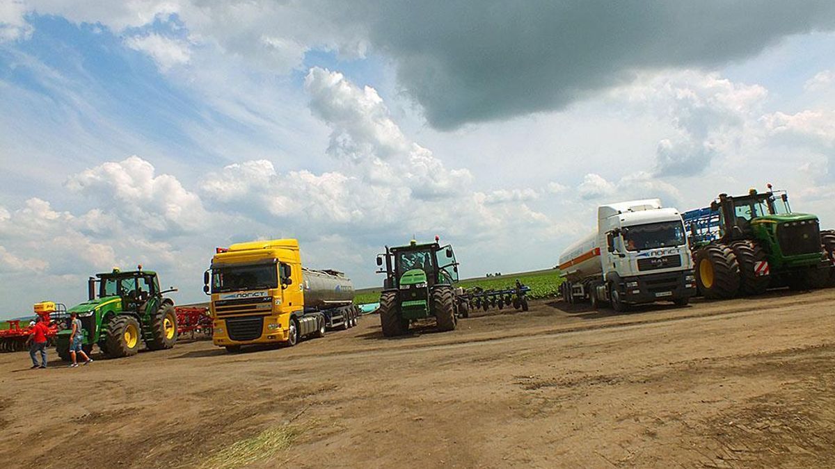Близько 30 молодиків силою увірвалися на територію автотранспортного підприємства Близько 30 молодиків силою увірвалися на територію автотранспортного підприємства