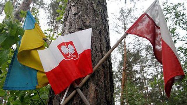 Хто "розгойдує" ненависть між українцями та поляками навколо Волинської трагедії