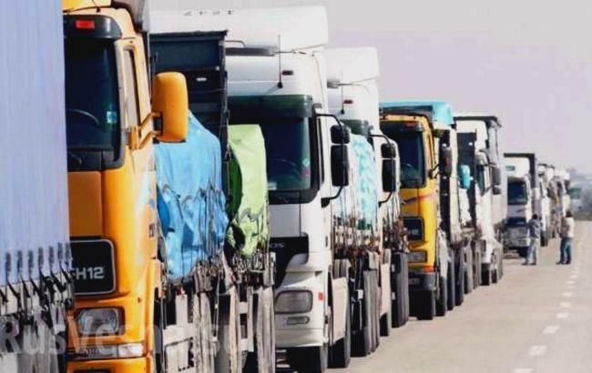 Росія заблокувала на кордоні півсотні українських фур Росія заблокувала на кордоні півсотні українських фур
