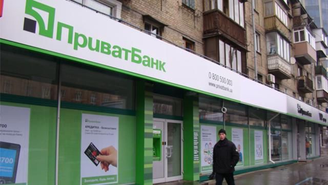 "ПриватБанк" и "Ощадбанк" закрыли более 500 отделений