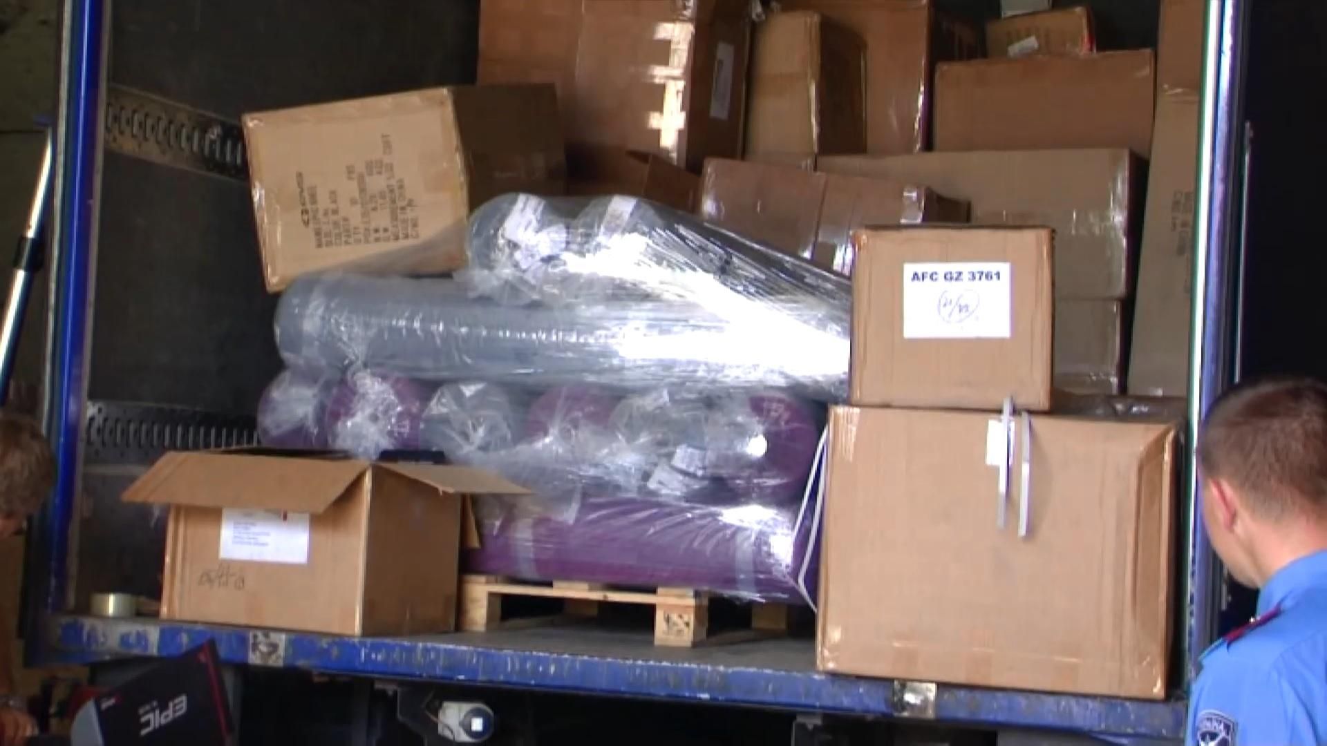 Таможенник ввез в Украину контрабанды на 4 миллиона гривен Таможенник ввез в Украину контрабанды на 4 миллиона гривен