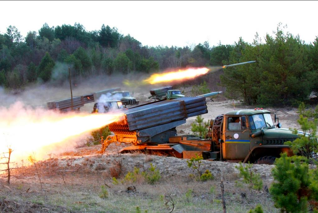 Террористы обстреляли жилые кварталы Донецка Террористы обстреляли жилые кварталы Донецка