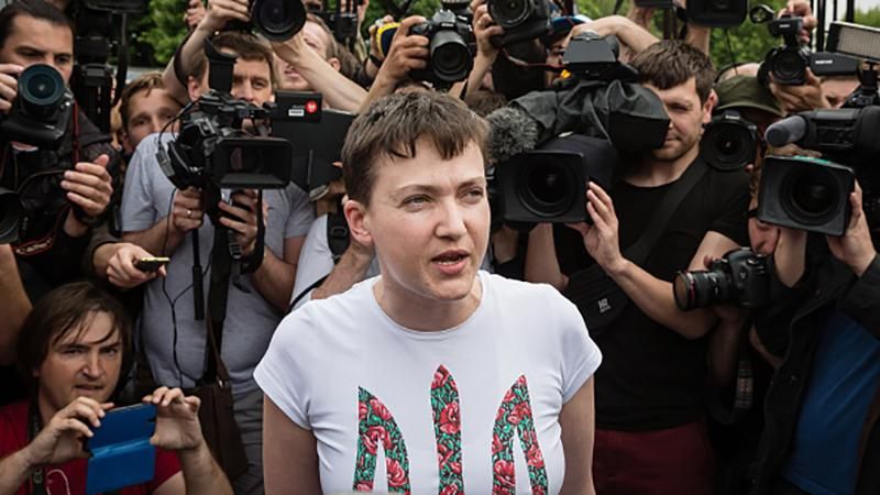 Савченко рассказала об отношениях с Порошенко и Тимошенко Савченко рассказала об отношениях с Порошенко и Тимошенко