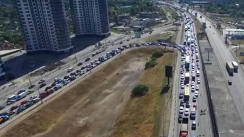 Ранкове пекло: київські затори з висоти пташиного польоту Ранкове пекло: київські затори з висоти пташиного польоту