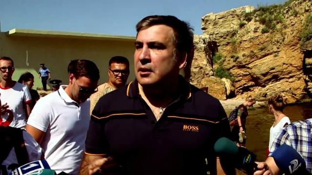 Ограбление средь бела дня: Саакашвили снова взялся освобождать доступ к одесским пляжам