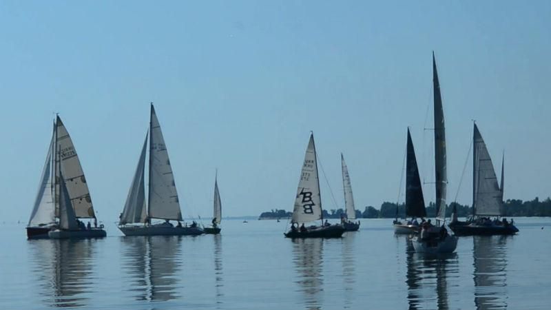 Вражаюче видовище: як відбулися змагання та парад яхт в Черкасах Вражаюче видовище: як відбулися змагання та парад яхт в Черкасах