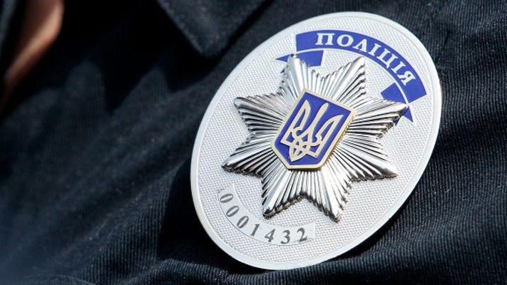Київські патрульні врятували півторарічну дитину із зачиненої машини