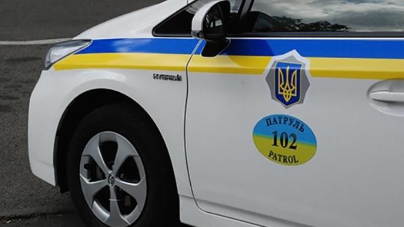 У поліцейського вилучили невідомий порошок у Дніпрі