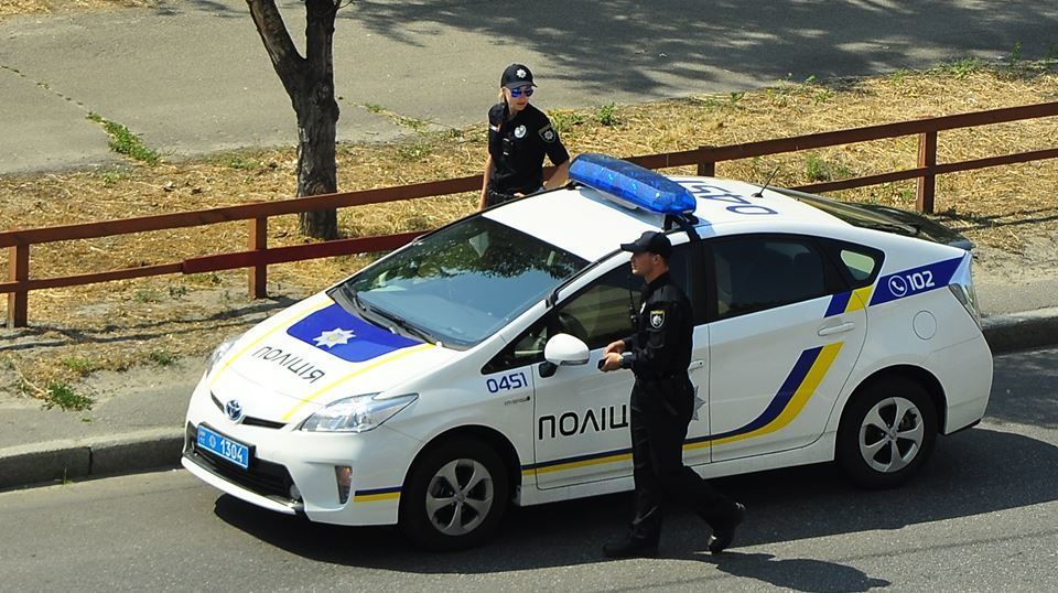 Полицейский нагрубил водителю авто в Харькове: появилось видео