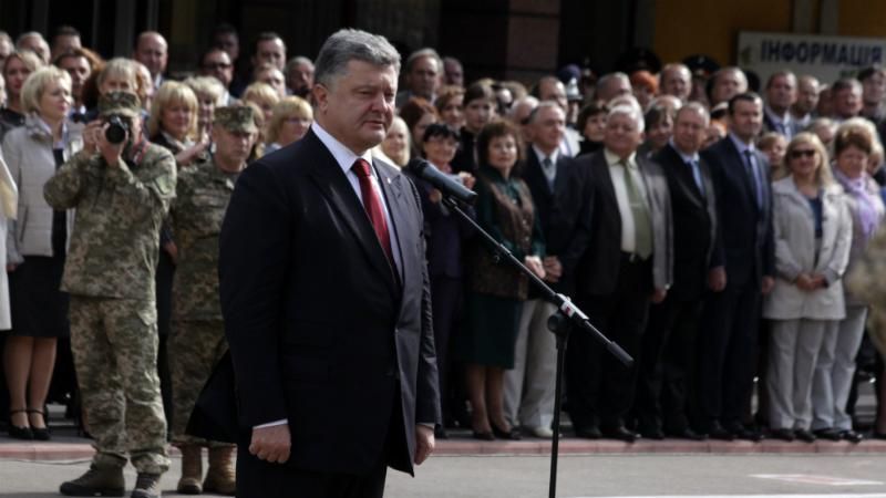 Журналісти показали, як охоронці Януковича тепер захищають Порошенка