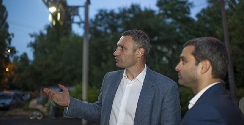 Кличко презентував освітлення пішохідного переходу, що працює від сонячних батарей Кличко презентував освітлення пішохідного переходу, що працює від сонячних батарей