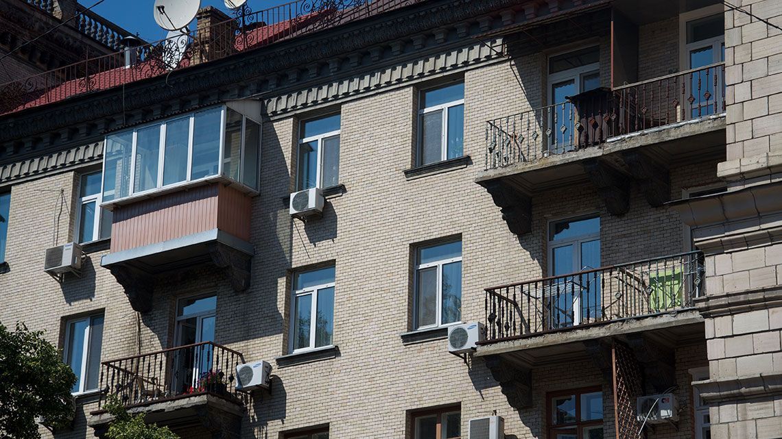 У Києві пара випала з балкону під час сексу, – ЗМІ 