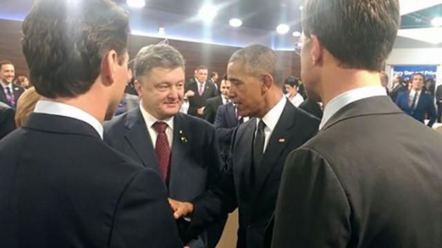 Порошенко поговорил с Обамой на саммите НАТО: появились фото