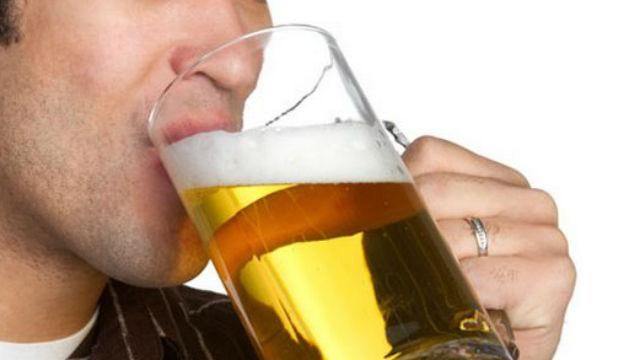 Полицейский устроил дебош из-за плохого пива Полицейский устроил дебош из-за плохого пива