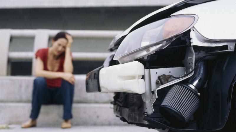 Женщина на Hyundai влетела в двух девушек на зебре Женщина на Hyundai влетела в двух девушек на зебре